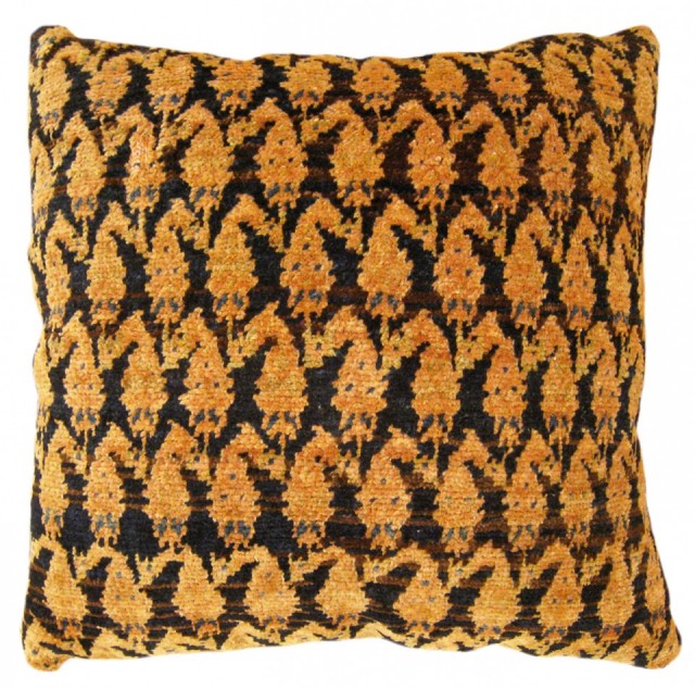 1507 Persian Saraband Carpet Pillow 1-6 x 1-6